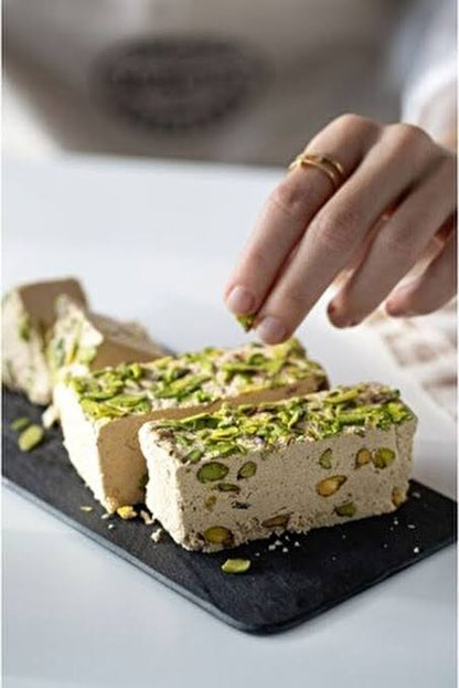 Ohne Zusatz von raffiniertem Zucker - Frische Tahini Halva mit Pistazien 400 gr - Antep Fıstıklı Taze Tahin Helvası 400 gr